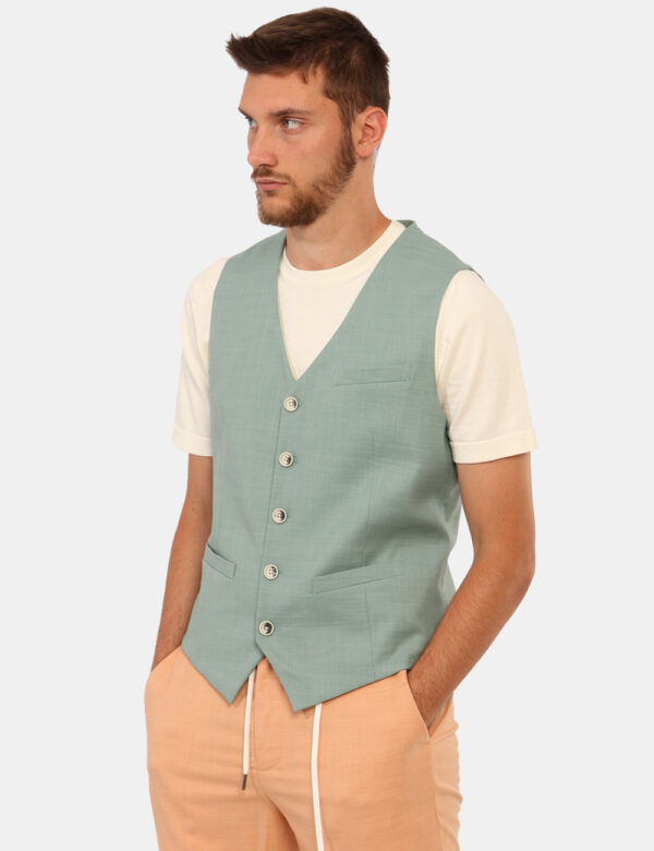 Gilet Sseinse Verde - Gilet classico con tasche fake ed in total verde acqua. La vestibilità è morbida e regolare grazie a b