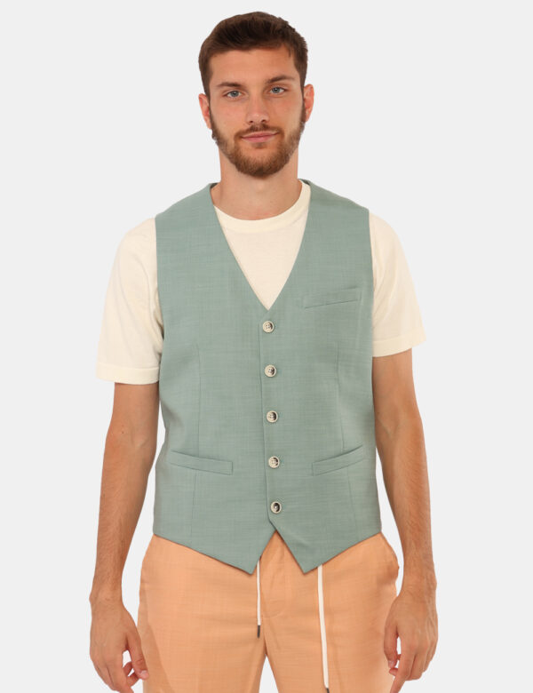 Gilet Sseinse Verde - Gilet classico con tasche fake ed in total verde acqua. La vestibilità è morbida e regolare grazie a b