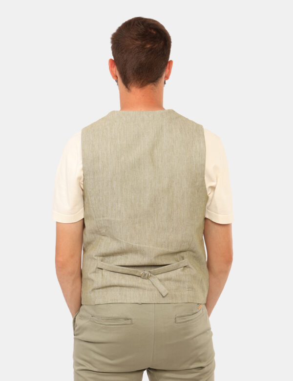 Gilet Sseinse Verde - Gilet classico con tasche fake ed in total verde chiaro. La vestibilità è morbida e regolare grazie a