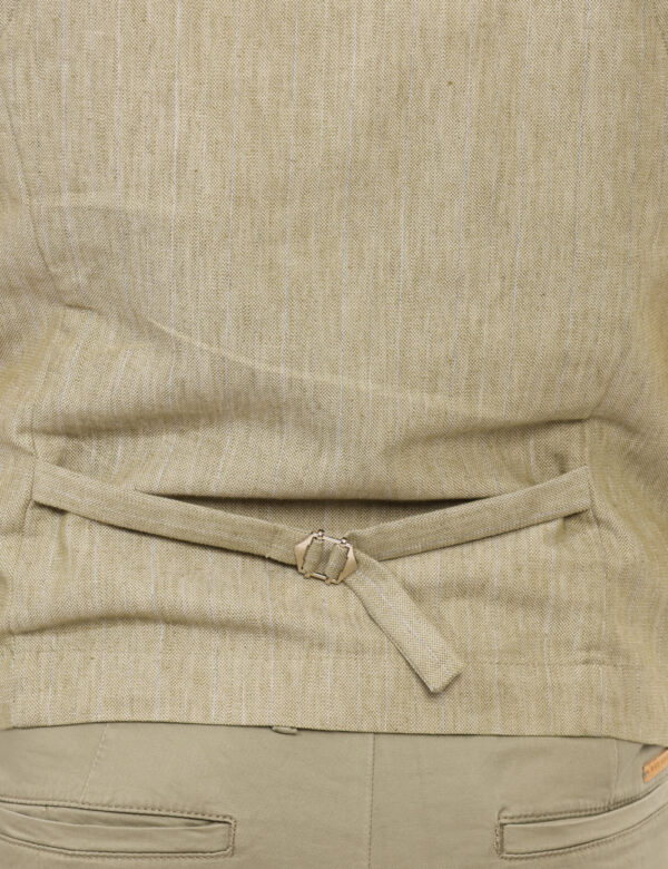 Gilet Sseinse Verde - Gilet classico con tasche fake ed in total verde chiaro. La vestibilità è morbida e regolare grazie a