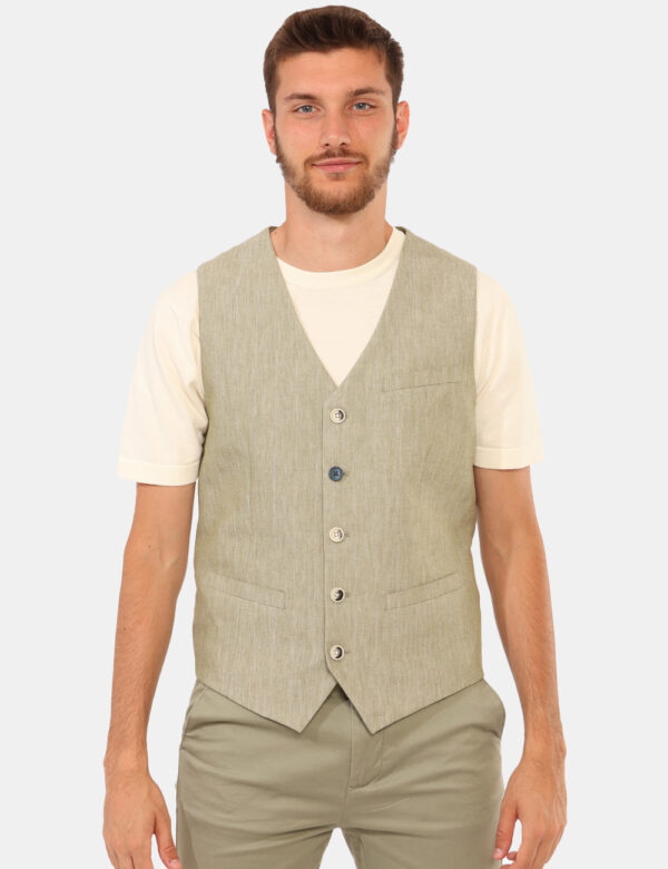 Gilet Sseinse Verde - Gilet classico con tasche fake ed in total verde chiaro. La vestibilità è morbida e regolare grazie a