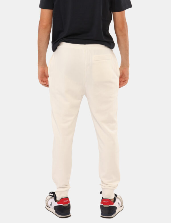 Pantaloni Yes Zee Bianco - Pantaloni simil tuta, in total bianco con tasche a taglio trasversale sul fronte e tasca con zip