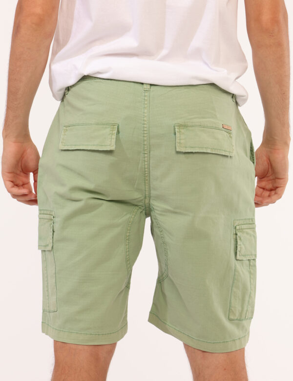 Bermuda Sseinse Verde - Bermuda classico in total verde chiaro con tasche a taglio trasversale sul fronte, tasche a fessura