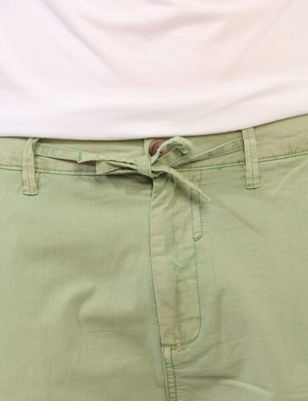 Bermuda Sseinse Verde - Bermuda classico in total verde chiaro con tasche a taglio trasversale sul fronte, tasche a fessura