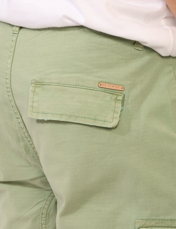 Bermuda Sseinse Verde - Bermuda classico in total verde chiaro con tasche a taglio trasversale sul fronte, tasche a fessura