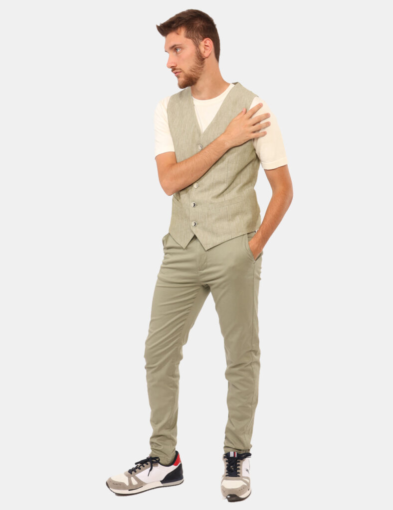 Pantaloni Sseinse Verde - Pantaloni in total verde con tasche a taglio trasversale e tasche a taglio sul retro. La vestibili
