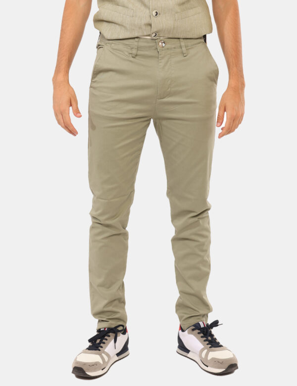 Pantaloni Sseinse Verde - Pantaloni in total verde con tasche a taglio trasversale e tasche a taglio sul retro. La vestibili