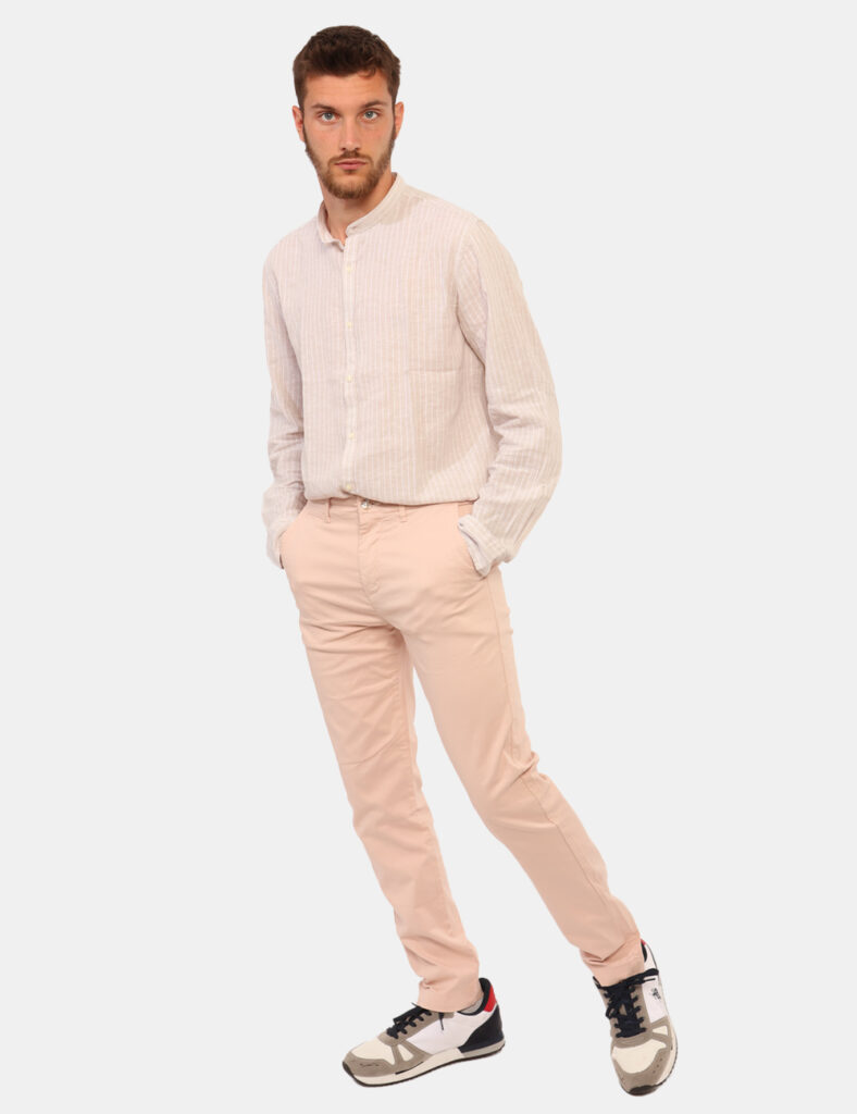Pantaloni Sseinse Rosa - Pantaloni in total rosa chiaro con tasche a taglio trasversale e tasche a taglio sul retro. La vest