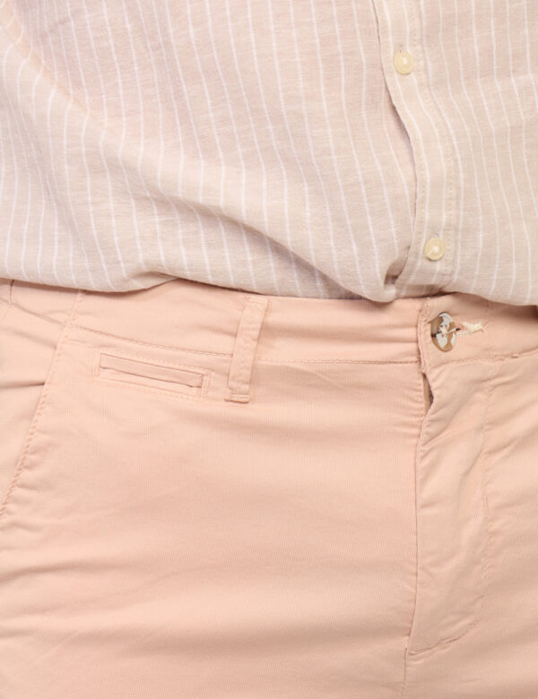 Pantaloni Sseinse Rosa - Pantaloni in total rosa chiaro con tasche a taglio trasversale e tasche a taglio sul retro. La vest