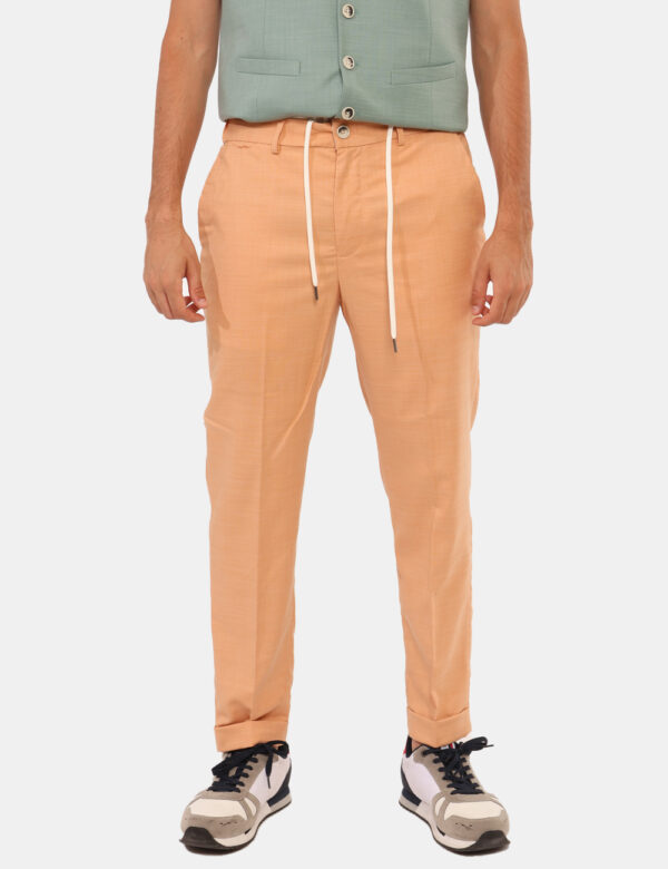 Pantaloni Sseinse Arancione - Pantaloni in total arancione con tasche a taglio trasversale e tasche a fessura sul retro con