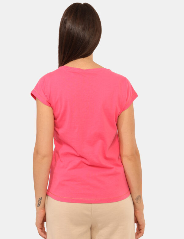 T-shirt Yes Zee Rosa - T-shirt classica in total roso con logo brand ricamato in tono su tono. La vestibilità è morbida e re