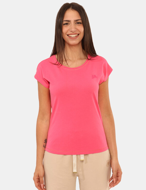 T-shirt Yes Zee Rosa - T-shirt classica in total roso con logo brand ricamato in tono su tono. La vestibilità è morbida e re