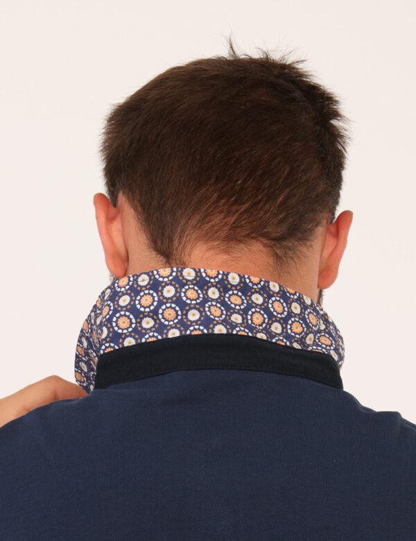 Polo Goha Blu - Polo classica in total blu navy con dettagli blu e taschino a fessura ad altezza cuore, caratterizzato da st