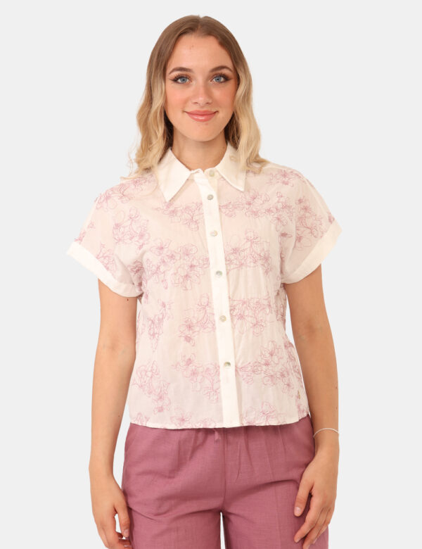 Camicia Yes Zee Bianco - Camicia a maniche corte su base bianca con stampa floreale ricamata in rosa. La vestibilità è morbi