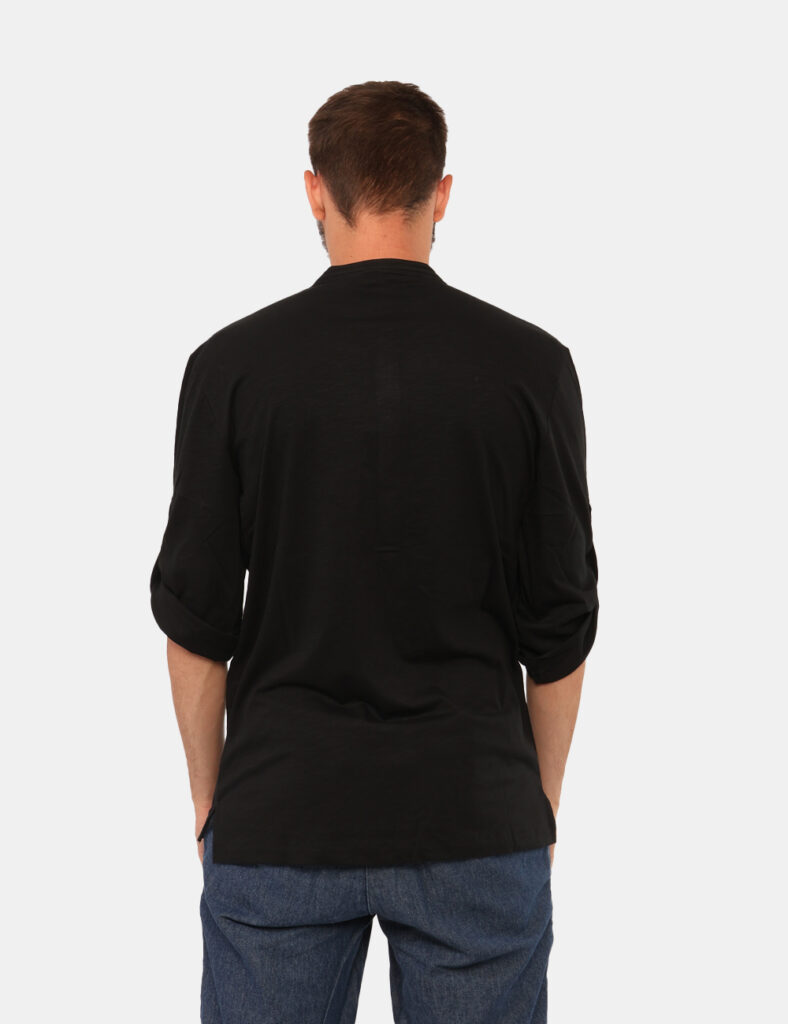 Maglia Antony Morato Nero - Maglia leggera a maniche lunghe con bottone per raccoglierle, in total nero, più logo brand rica