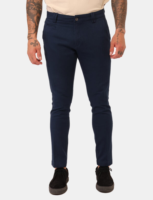 Pantaloni Yes Zee Blu - Pantaloni in total blu navy, su trama lavorata, con tasche a taglio trasversale sul fronte e tasche
