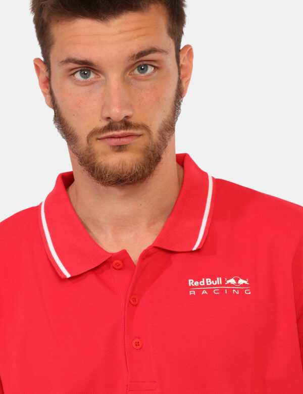 Polo Red Bull Rosso - Polo classica in total blu navy con logo bianco che richiama il profilo del colletto. La vestibilità è