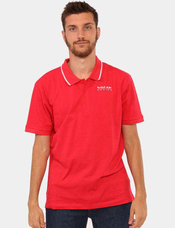 Polo Red Bull Rosso - Polo classica in total blu navy con logo bianco che richiama il profilo del colletto. La vestibilità è