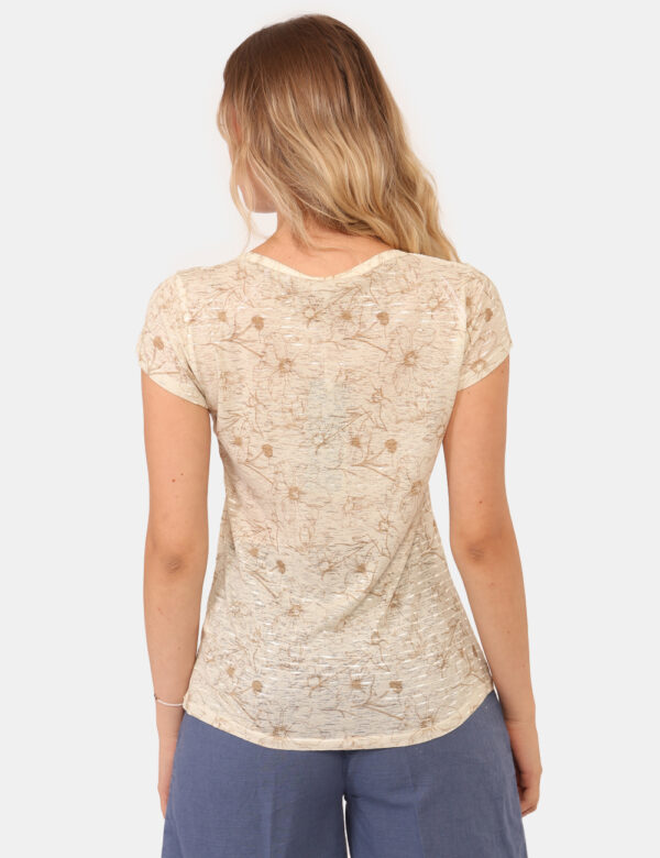 T-shirt Yes Zee Beige - T-shirt velata in fantasia tendente al beige. La vestibilità è morbida e regolare. La t-shirt è adat