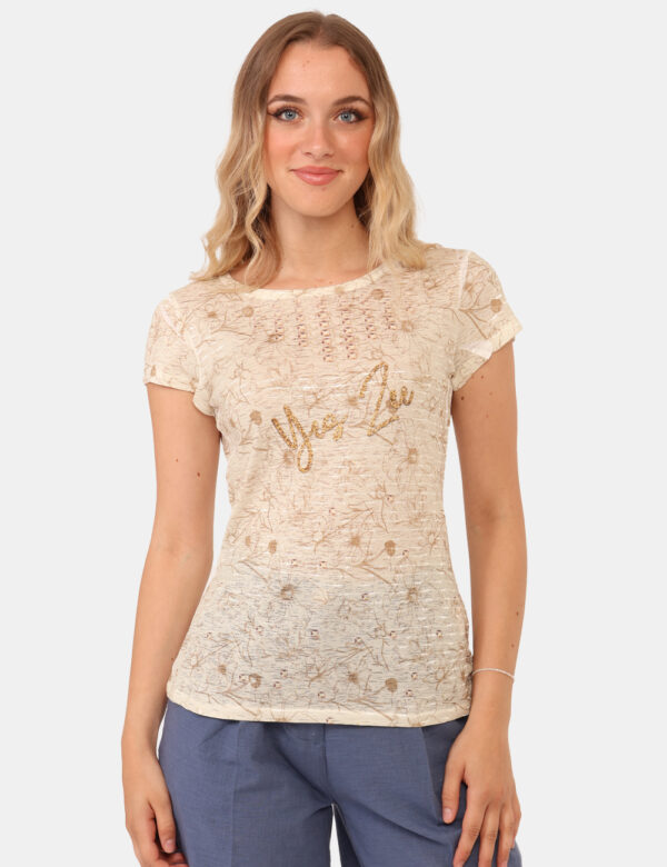 T-shirt Yes Zee Beige - T-shirt velata in fantasia tendente al beige. La vestibilità è morbida e regolare. La t-shirt è adat