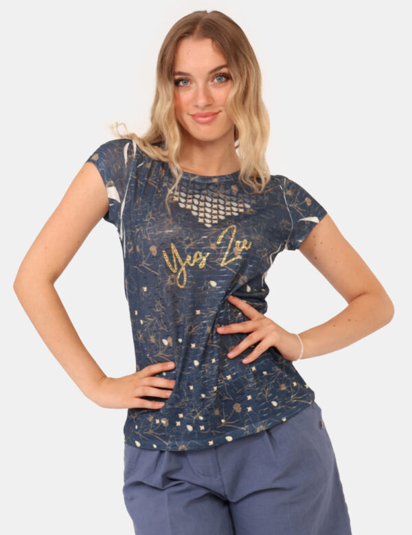 T-shirt Yes Zee Blu - T-shirt velata in fantasia tendente al blu. La vestibilità è morbida e regolare. La t-shirt è adatta p