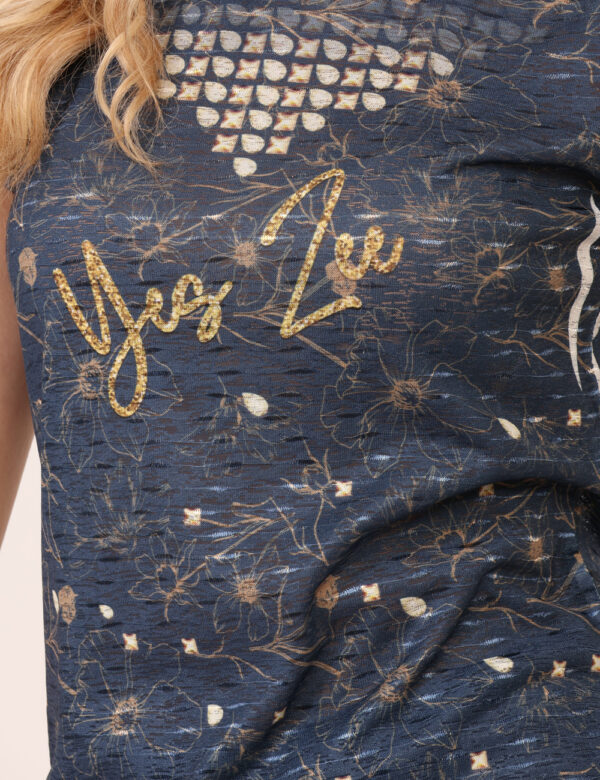 T-shirt Yes Zee Blu - T-shirt velata in fantasia tendente al blu. La vestibilità è morbida e regolare. La t-shirt è adatta p