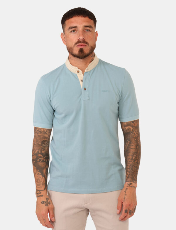Polo Yes Zee Azzurro - Polo classica in total azzurro con dettagli beige e logo brand ricamato in tono su tono. La vestibili