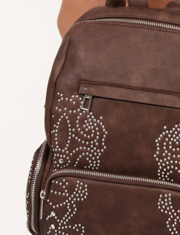 Zaino Desigual Marrone - Zainetto casual in tinta marrone con glitter argentanti e numerose taschine esterne. Lo scompartime