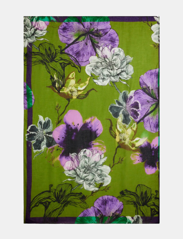 Foulard Desigual Fantasia - Ampio foulard su fantasia floreale tendente al giallo/blu. L’indossatura è pratica e maneggevole