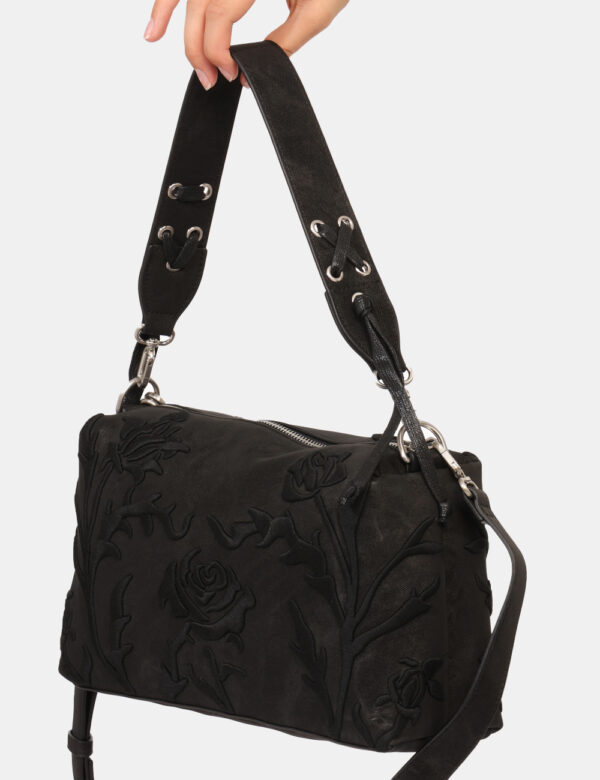 Borsa Desigual Nero - Borsa a tracolla di media dimensioni, in simil scamosciato nero con disegno floreale sagomato. Present