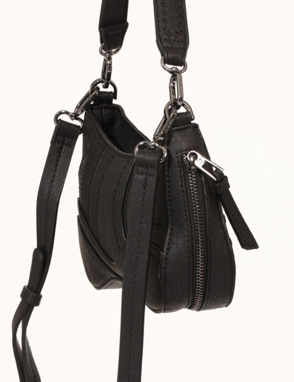 Borsa Desigual Nero - Borsa a tracolla di piccole dimensioni, in total nero con borchiette in tinta. Chiusura a zip. L'indos
