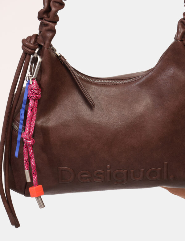 Borsa Desigual Marrone - Borsa a mano in total marrone, con scompartimento chiuso a zip più taschine esterne. L'indossatura