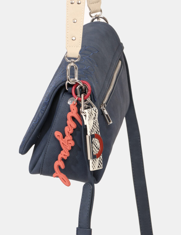 Borsa Desigual Blu - Borsa a tracolla di piccole dimensioni, in total blu con disegno ricamato in tono su tono. Presente uni