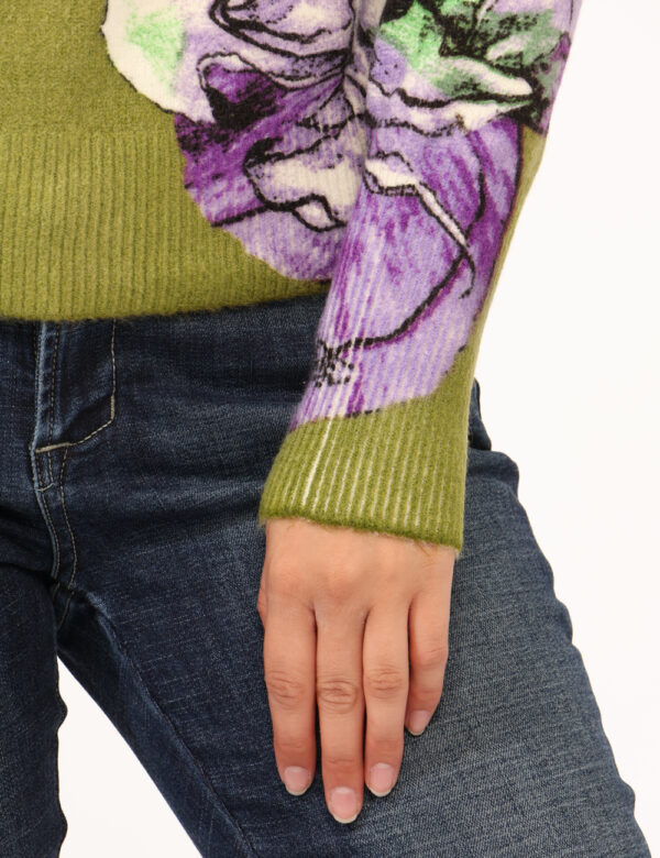 Maglione Desigual Verde - Maglione invernale super colorato, in fantasia tendente al verde e viola. La vestibilità è morbida