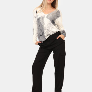 Pantaloni Desigual Nero - Pantaloni in total nero con tasche a taglio trasversale e tasche cargo, più tasche a toppa sul ret