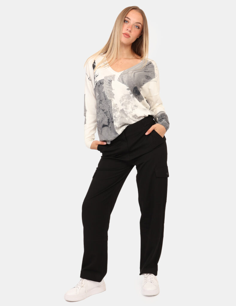Pantaloni Desigual Nero - Pantaloni in total nero con tasche a taglio trasversale e tasche cargo, più tasche a toppa sul ret