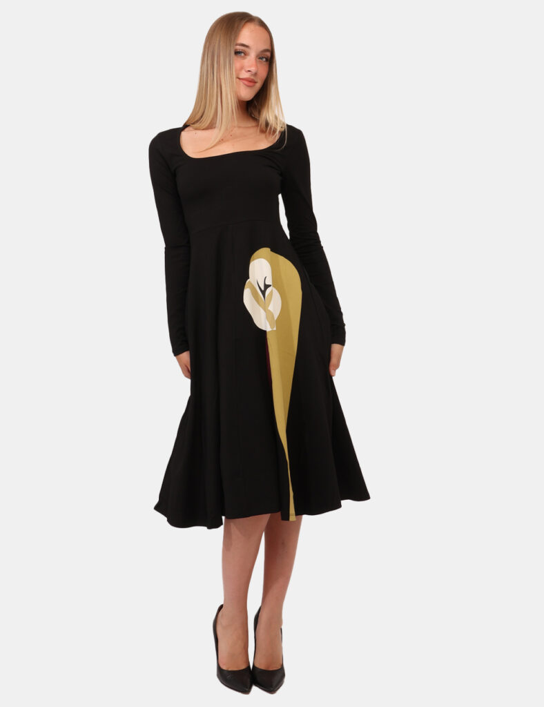 Vestito Desigual Nero - Vestito lungo con maniche lunghe, girocollo classico, su base nera con stampa gialla. La vestibilità