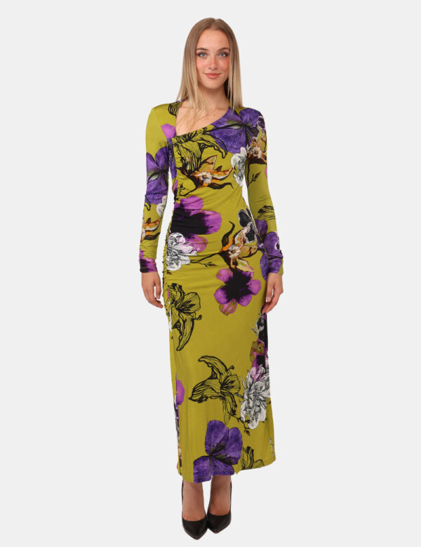 Vestito Desigual Verde - Vestito lungo con maniche lunghe, scollo irregolare, su base verde con stampa floreale viola. La ve
