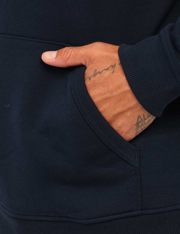 Felpa Tommy Hilfiger Blu - Felpa classica garzata con cappuccio, in total blu navy e con patch logo brand. Presente anche ta