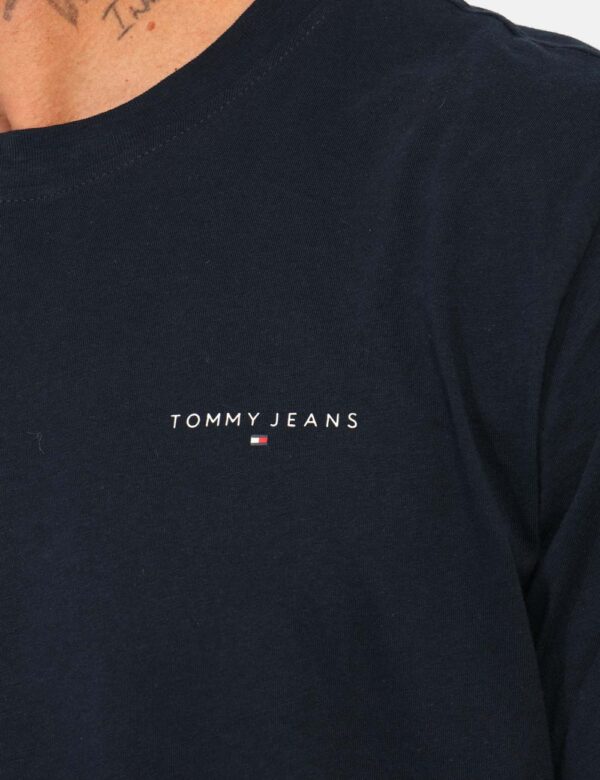 T-shirt Tommy Hilfiger Blu - T-shirt basica a maniche lunghe in total blu con piccola stampa logo brand. La vestibilità è mo