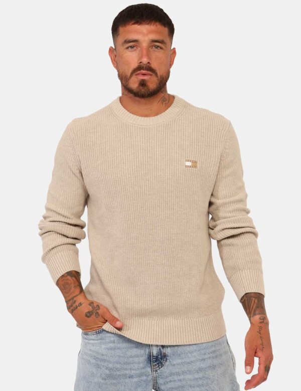 Maglione Tommy Hilfiger Beige - Magliona classico in total beige su trama lavorata con patch logo brand. La vestibilità del