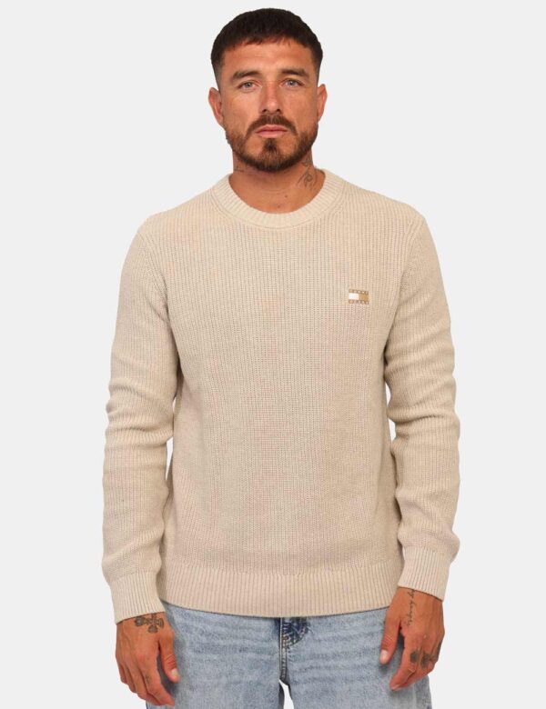Maglione Tommy Hilfiger Beige - Magliona classico in total beige su trama lavorata con patch logo brand. La vestibilità del
