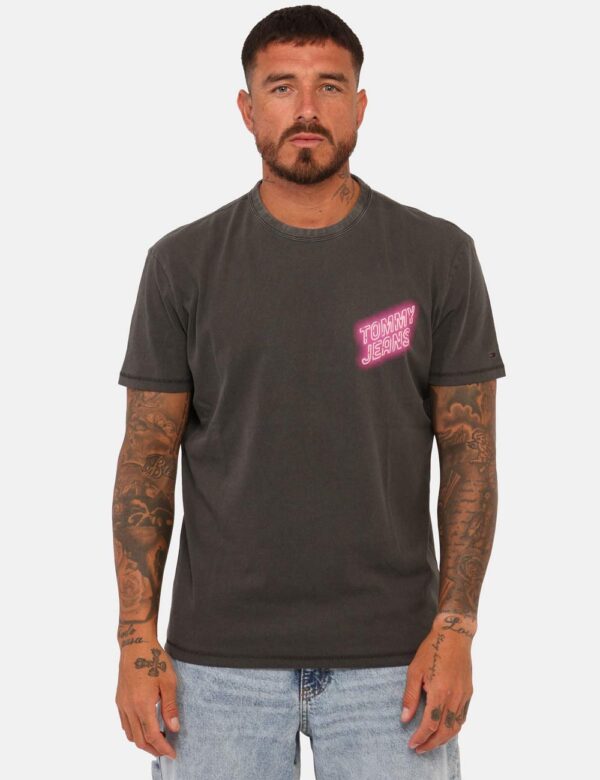 T-shirt Tommy Hilfiger Grigio - T-shirt basica in total grigio scuro con piccola stampa coordinata sul fronte e stampa big s