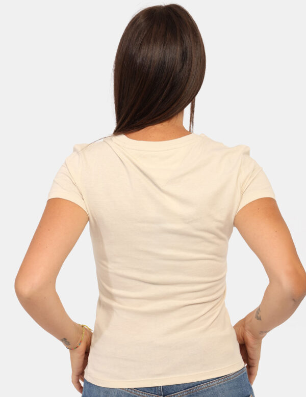 T-shirt Tommy Hilfiger Beige - T-shirt classica in total beige con piccola stampa logo brand. La vestibilità è morbida e reg
