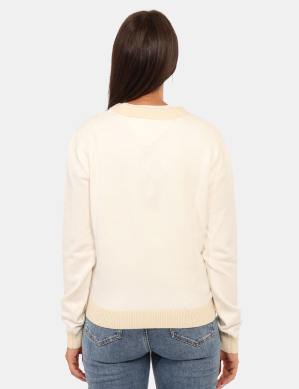 Maglione Tommy Hilfiger Beige - Maglione classico in total beige con stampa in trama logo brand. La vestibilità è morbida e
