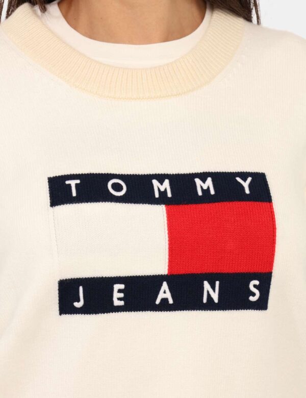 Maglione Tommy Hilfiger Beige - Maglione classico in total beige con stampa in trama logo brand. La vestibilità è morbida e