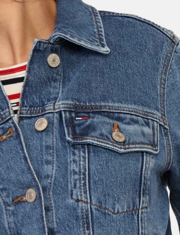 Giacca Tommy Hilfiger Jeans - Giacca in total blu denim con taschino a toppa più tasche a taglio trasversale. La vestibilità