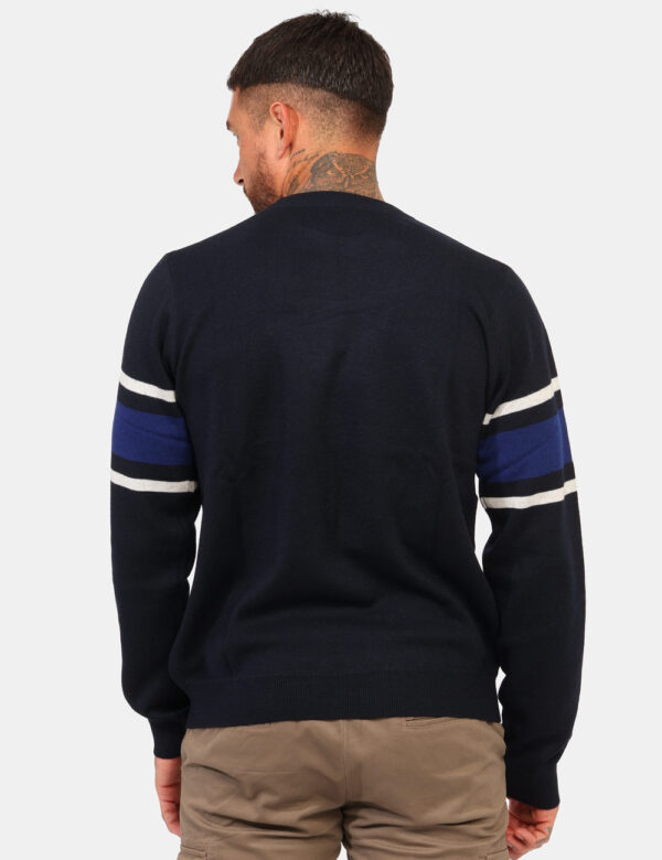 Maglione Fred Mello Nero - Maglione classico in nero e blu con stampa logo brand in punto spugna coordinato. La vestibilità