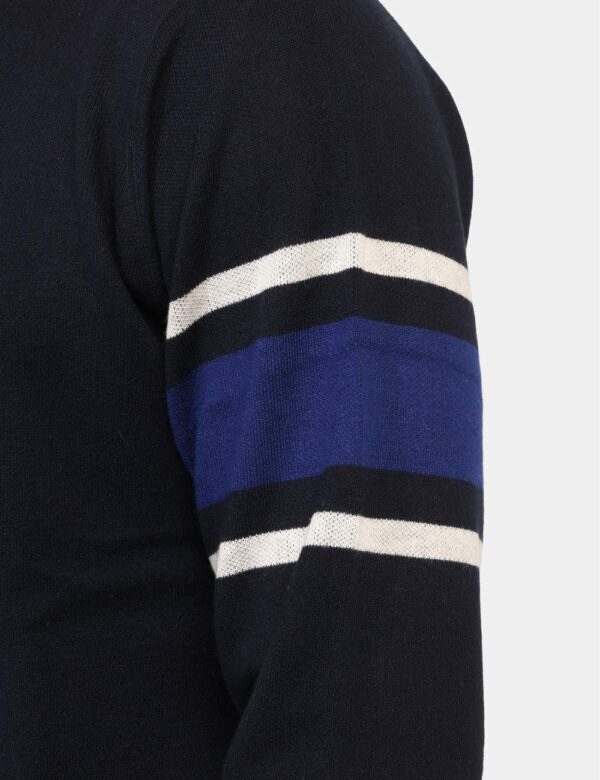 Maglione Fred Mello Nero - Maglione classico in nero e blu con stampa logo brand in punto spugna coordinato. La vestibilità