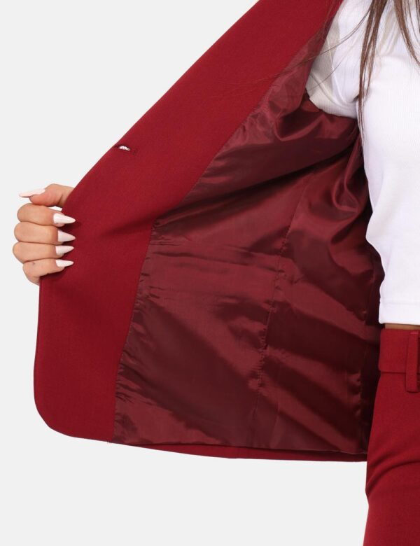 Blazer Materica Bordeaux - Blazer classico, in total bordeaux, con tasche fake ed unico bottone ad asola in tinta. La vestib